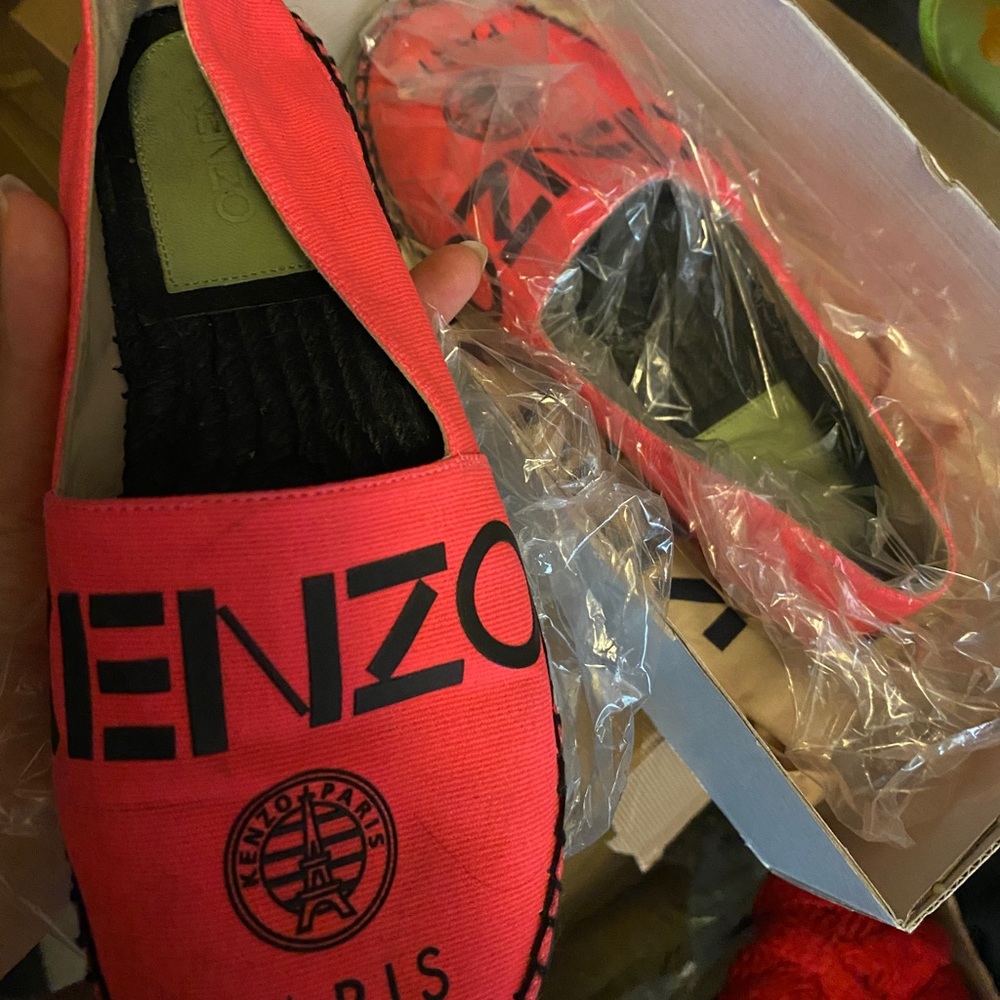 Kenzo size37 (us6)